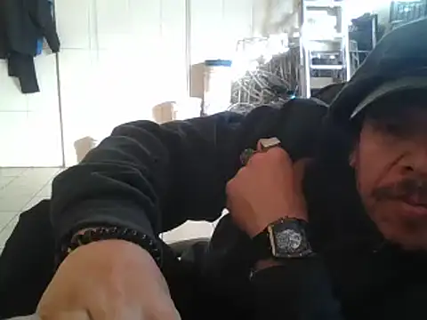 Snapshot of Oskr2024XXX chatting on 12-18-24, 10:35 Oskr2024XXX online show from 12-18-24, 10:35