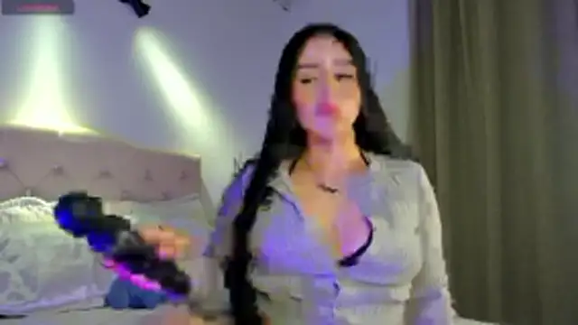 Snapshot of holly444_ chatting on 05-23-26, 03:12 holly444 online show from 05-23-26, 03:12