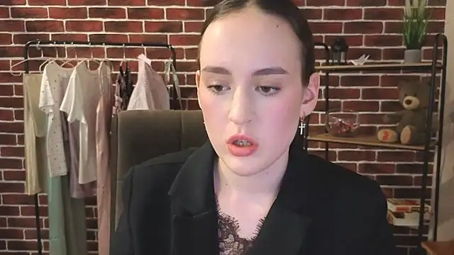 MichelleeThomas online show from 05-02-26, 10:42