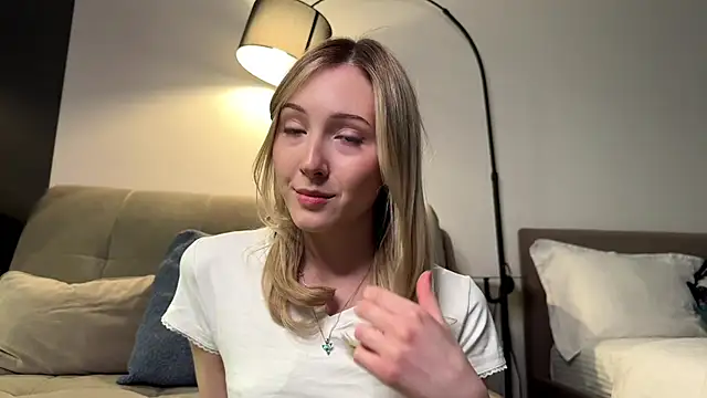 Snapshot of Kattie_Petite chatting on 04-22-26, 01:34 Kattie Petite online show from 04-22-26, 01:34