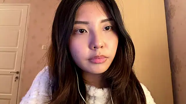 MinnaHannaman online show from 04-16-26, 08:37