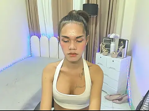 Snapshot of Seductive_aliyah chatting on 06-05-26, 06:24 Seductive aliyah online show from 06-05-26, 06:24