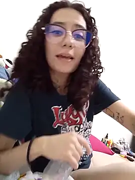 Snapshot of Aura_Phone chatting on 04-18-26, 03:43 Aura Phone online show from 04-18-26, 03:43