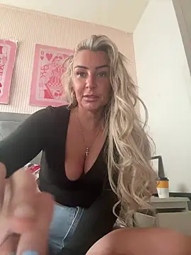 Naughtyhousewife x online show from 04-28-26, 10:42