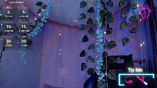 Chatiagp online show from 04-21-26, 01:42