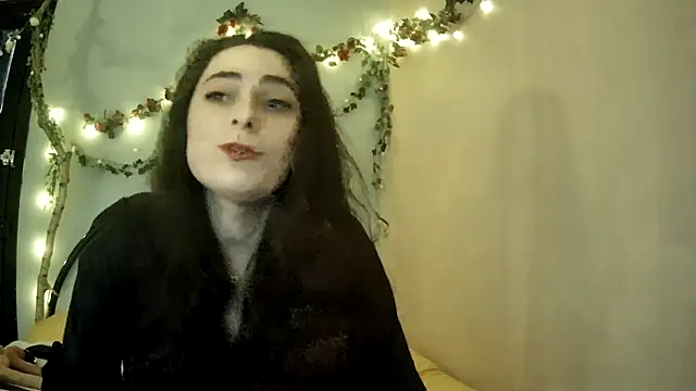 Snapshot of missclochette chatting on 04-21-26, 12:00 missclochette online show from 04-21-26, 12:00