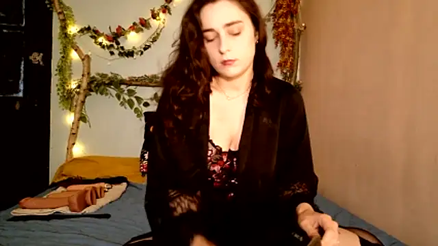 Snapshot of missclochette chatting on 05-19-26, 12:33 missclochette online show from 05-19-26, 12:33