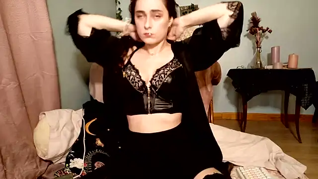 missclochette online show from 06-17-26, 12:18