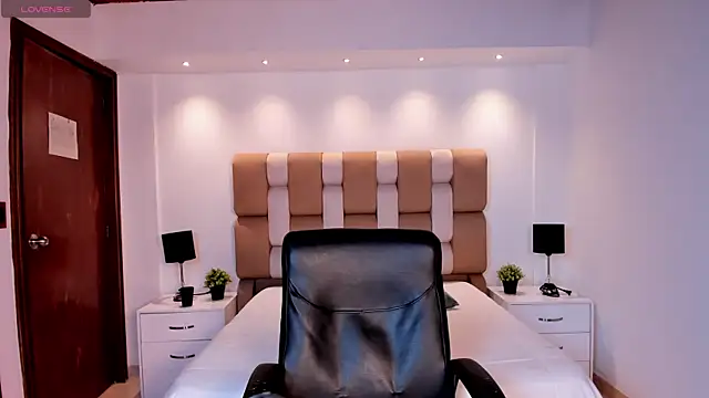 Chloee Hill online show from 04-30-26, 12:11