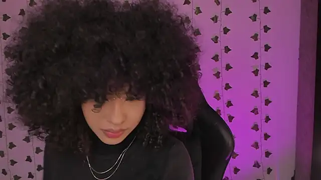 Snapshot of Liaaa_1 chatting on 05-17-26, 12:52 Liaaa 1 online show from 05-17-26, 12:52