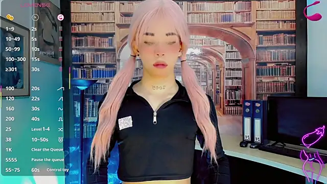 Snapshot of moon_sweet- chatting on 04-19-26, 03:28 moon sweet- online show from 04-19-26, 03:28
