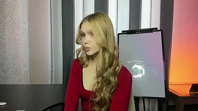 AdelineCrash online show from 04-16-26, 08:48