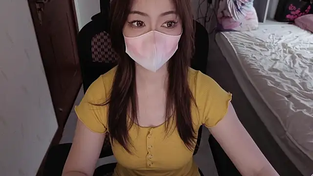 Snapshot of KKi-8 chatting on 05-19-26, 07:47 KKi-8 online show from 05-19-26, 07:47