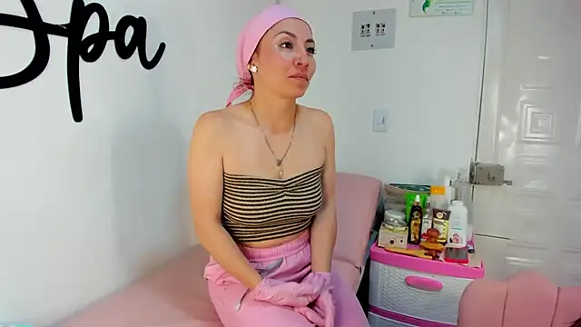 Snapshot of Sara_fun chatting on 12-31-24, 07:31 Sara fun online show from 12-31-24, 07:31