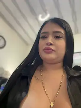 Snapshot of Sara_fun chatting on 03-18-25, 04:37 Sara fun online show from 03-18-25, 04:37