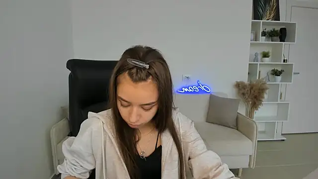 BrunaLinklater online show from 04-18-26, 11:36