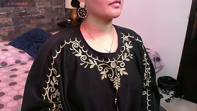 jhanvi umarani online show from 04-18-26, 07:07