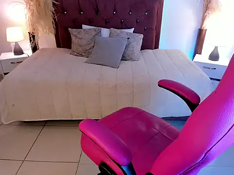 Taylor Roouse online show from 06-24-26, 01:43