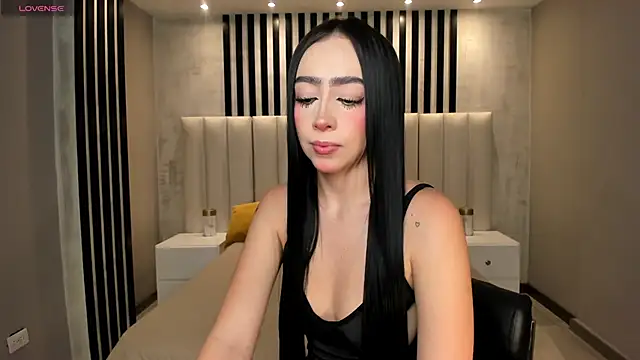 PaulineSanz online show from 06-16-26, 07:05