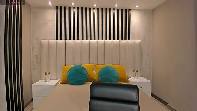 PaulineSanz online show from 06-17-26, 07:15