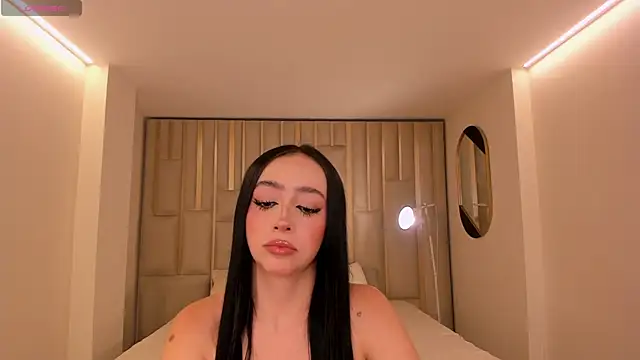 PaulineSanz online show from 06-25-26, 07:07