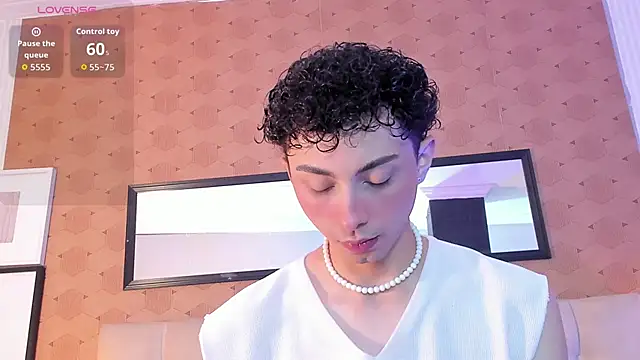 Snapshot of harry_salvatore chatting on 05-18-26, 12:00 harry salvatore online show from 05-18-26, 12:00