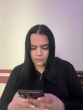 Snapshot of Elly_bttn chatting on 07-26-26, 03:19 Elly bttn online show from 07-26-26, 03:19