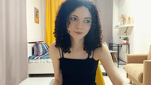 Snapshot of CinnamonCurl chatting on 06-16-26, 11:29 CinnamonCurl online show from 06-16-26, 11:29