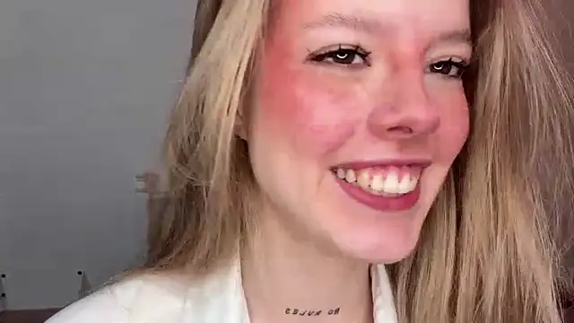 Catrinee online show from 05-19-26, 04:57