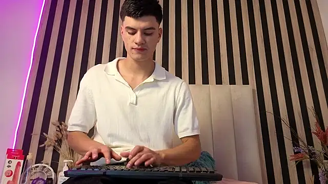 LeoTease online show from 06-17-26, 07:15