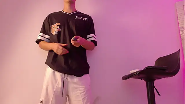 LeoTease online show from 06-21-26, 04:31