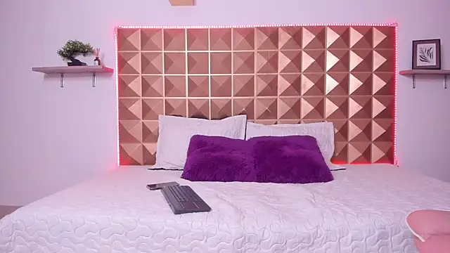 Naughty Kat  online show from 04-19-26, 03:39