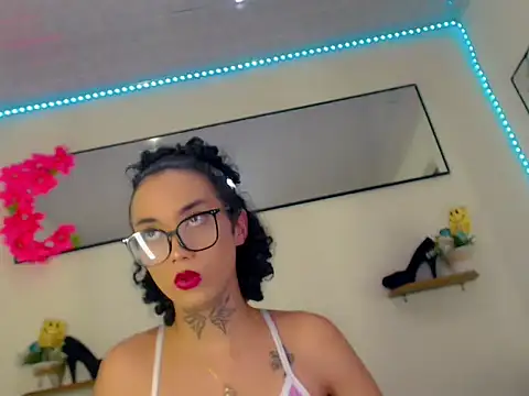 Snapshot of Darianna_A chatting on 04-21-26, 01:42 Darianna A online show from 04-21-26, 01:42