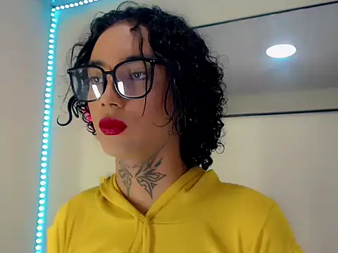 Snapshot of Darianna_A chatting on 04-24-26, 09:17 Darianna A online show from 04-24-26, 09:17