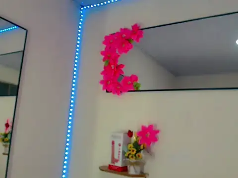 Snapshot of Darianna_A chatting on 05-09-26, 09:20 Darianna A online show from 05-09-26, 09:20