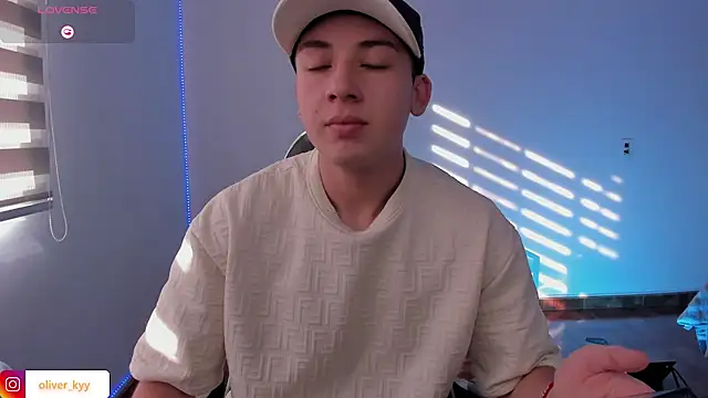 OLIVER K online show from 05-19-26, 09:43