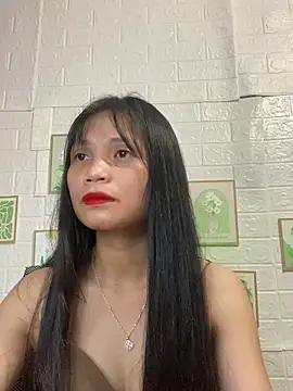 Snapshot of -Lucie-e chatting on 05-29-26, 02:26 -Lucie-e online show from 05-29-26, 02:26
