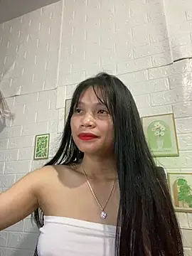 Snapshot of -Lucie-e chatting on 05-31-26, 02:24 -Lucie-e online show from 05-31-26, 02:24