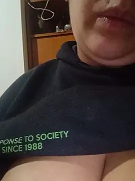 Snapshot of melones3 chatting on 05-20-26, 05:13 melones3 online show from 05-20-26, 05:13