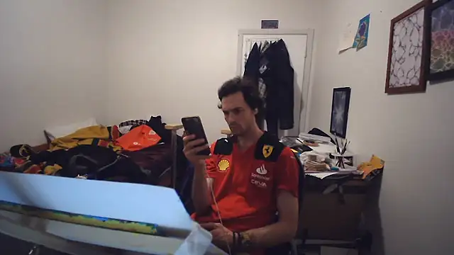 JohnnyMoves online show from 05-25-26, 01:33