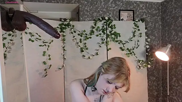 Snapshot of Lina_Wi chatting on 06-20-26, 08:22 Lina Wi online show from 06-20-26, 08:22