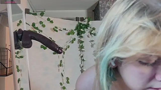 Snapshot of Lina_Wi chatting on 06-26-26, 08:24 Lina Wi online show from 06-26-26, 08:24