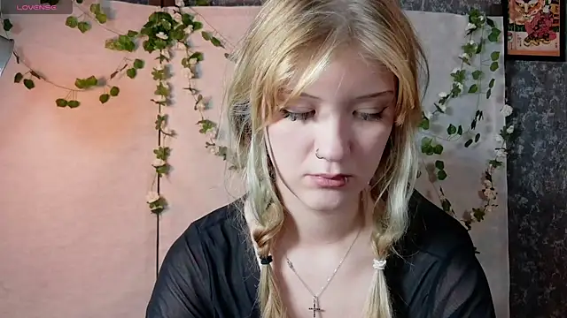 Snapshot of Lina_Wi chatting on 07-02-26, 08:04 Lina Wi online show from 07-02-26, 08:04