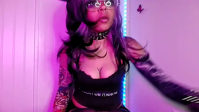 Snapshot of nerdyhotgoth chatting on 06-18-26, 02:54 nerdyhotgoth online show from 06-18-26, 02:54