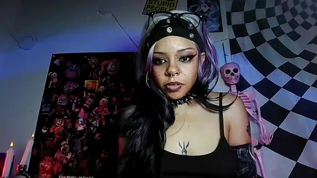 Snapshot of nerdyhotgoth chatting on 07-12-26, 06:26 nerdyhotgoth online show from 07-12-26, 06:26