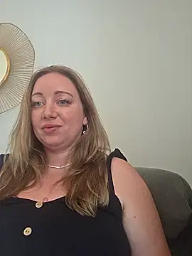 arielsweetieee online show from 07-28-26, 12:48