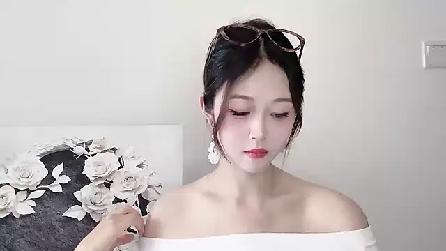 KiKi-011 online show from 05-19-26, 07:04