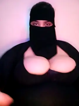 Snapshot of Meryem_sexyy chatting on 07-21-26, 08:33 Meryem sexyy online show from 07-21-26, 08:33