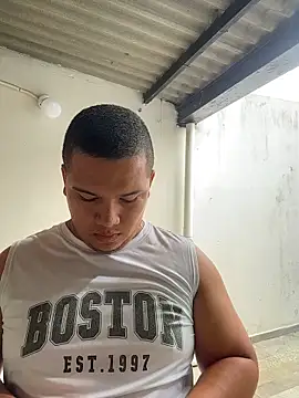 Snapshot of Patricio_02 chatting on 06-08-26, 02:17 Patricio 02 online show from 06-08-26, 02:17