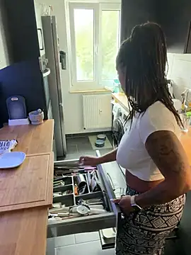 SweetPetiteNoir online show from 07-06-26, 07:05